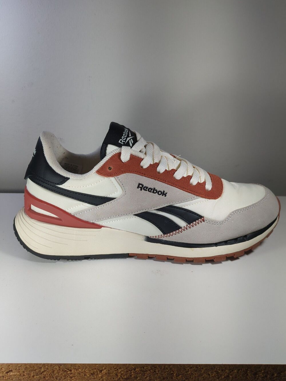 Reebok Men’s US 9.5 Classic Leather Sneakers Cream Rust Black | AR30193M - Picture 4 of 12